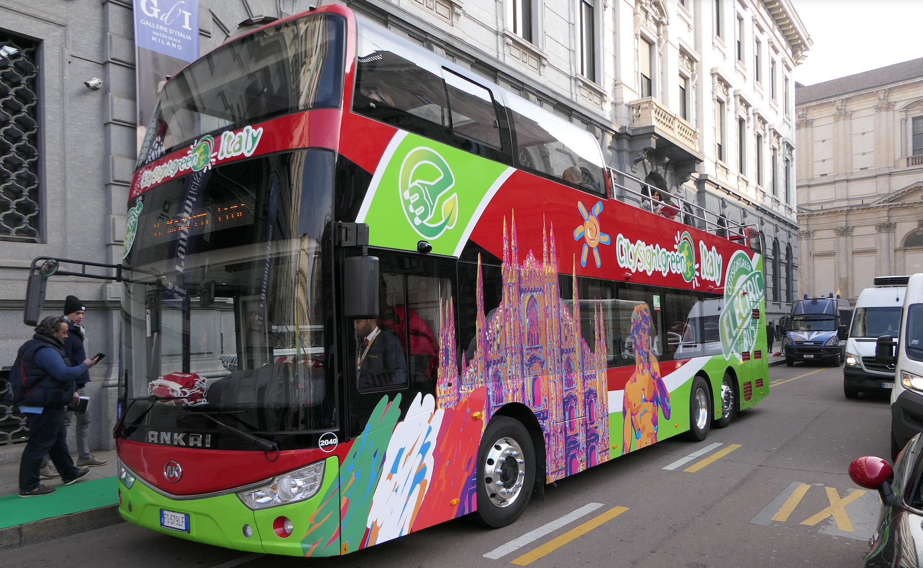 Верхом на автобусе. Двухэтажный автобус Китай. City Sightseeing Китай. Чунцин автобус.