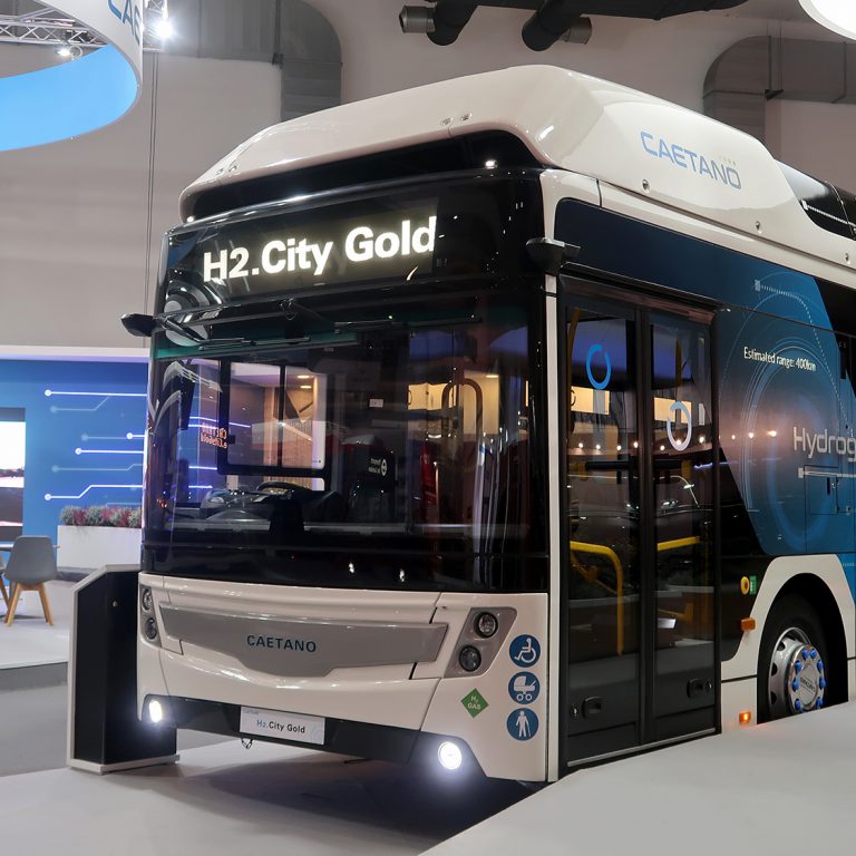 CaetanoBus hydrogen bus launched with Toyota. 400 km with one refill ...