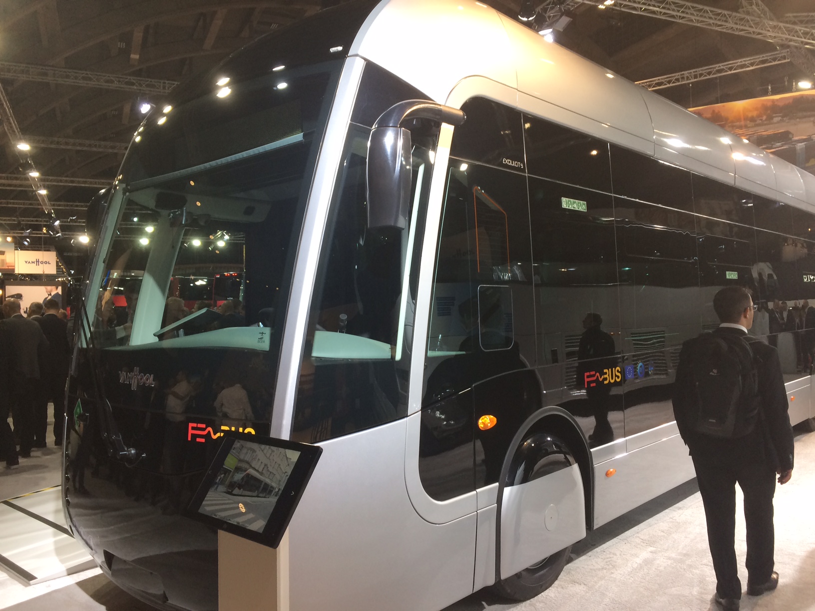 Electric coach and hydrogen BRT. Van Hool's 'recipe' for Busworld