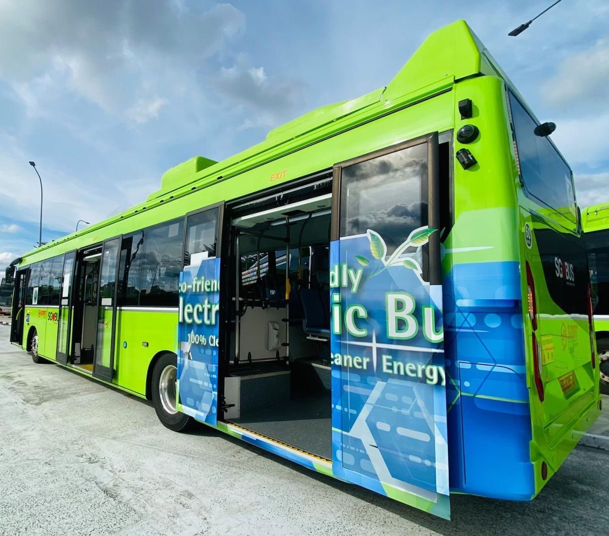 Twenty Gemilang e-buses starts running in Singapore with Masats doors