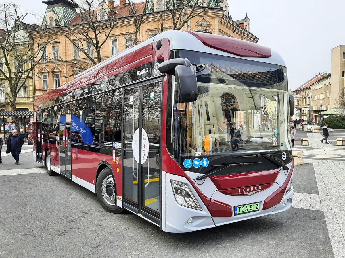 Ikarus delivered a couple of 120e electric buses in Hungary (jointly