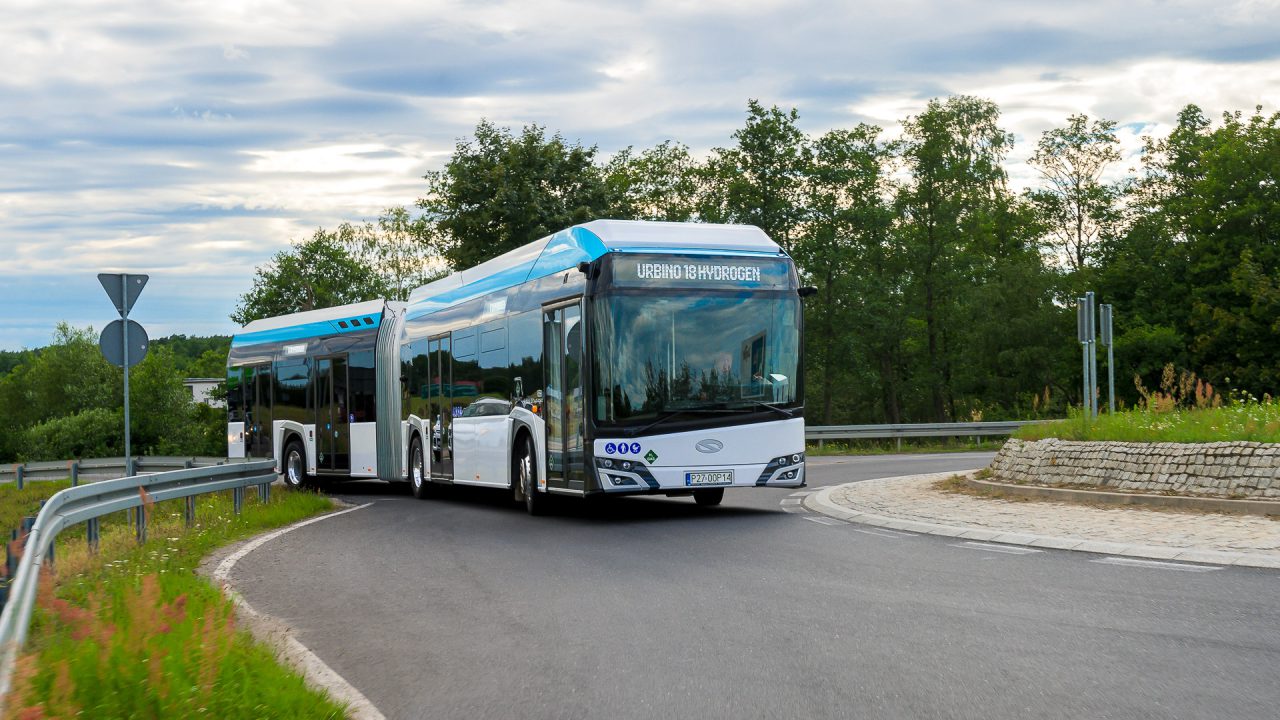 Solaris Urbino 18 Hydrogen Launched. Up To 140 Passengers And 350 Km ...