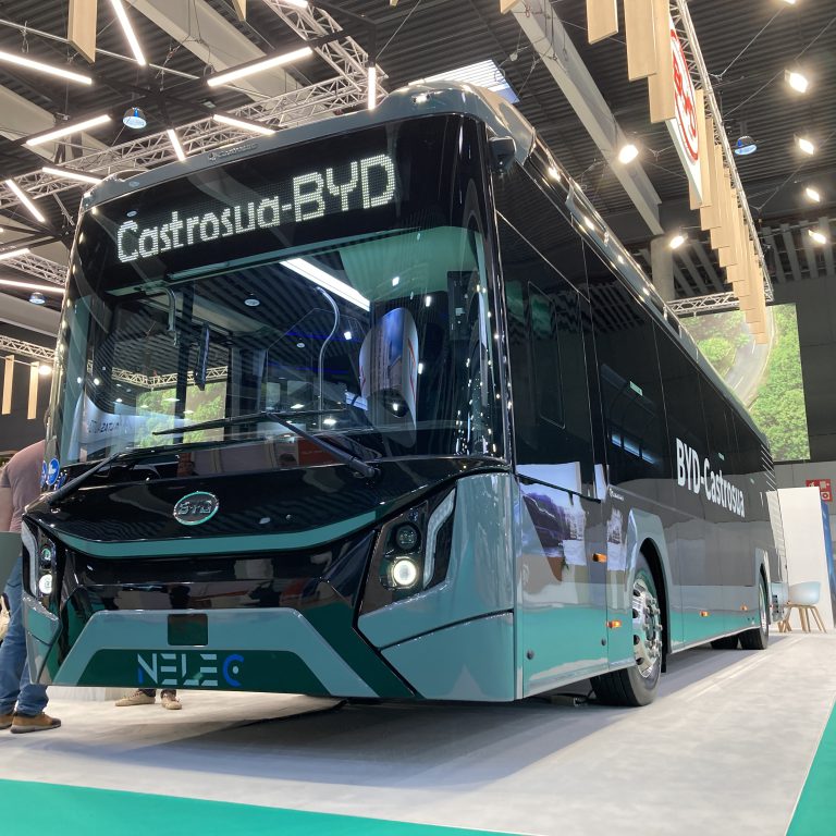 Byd Ebus B19 And The Joint Developed E Bus With Castrosua Presented At