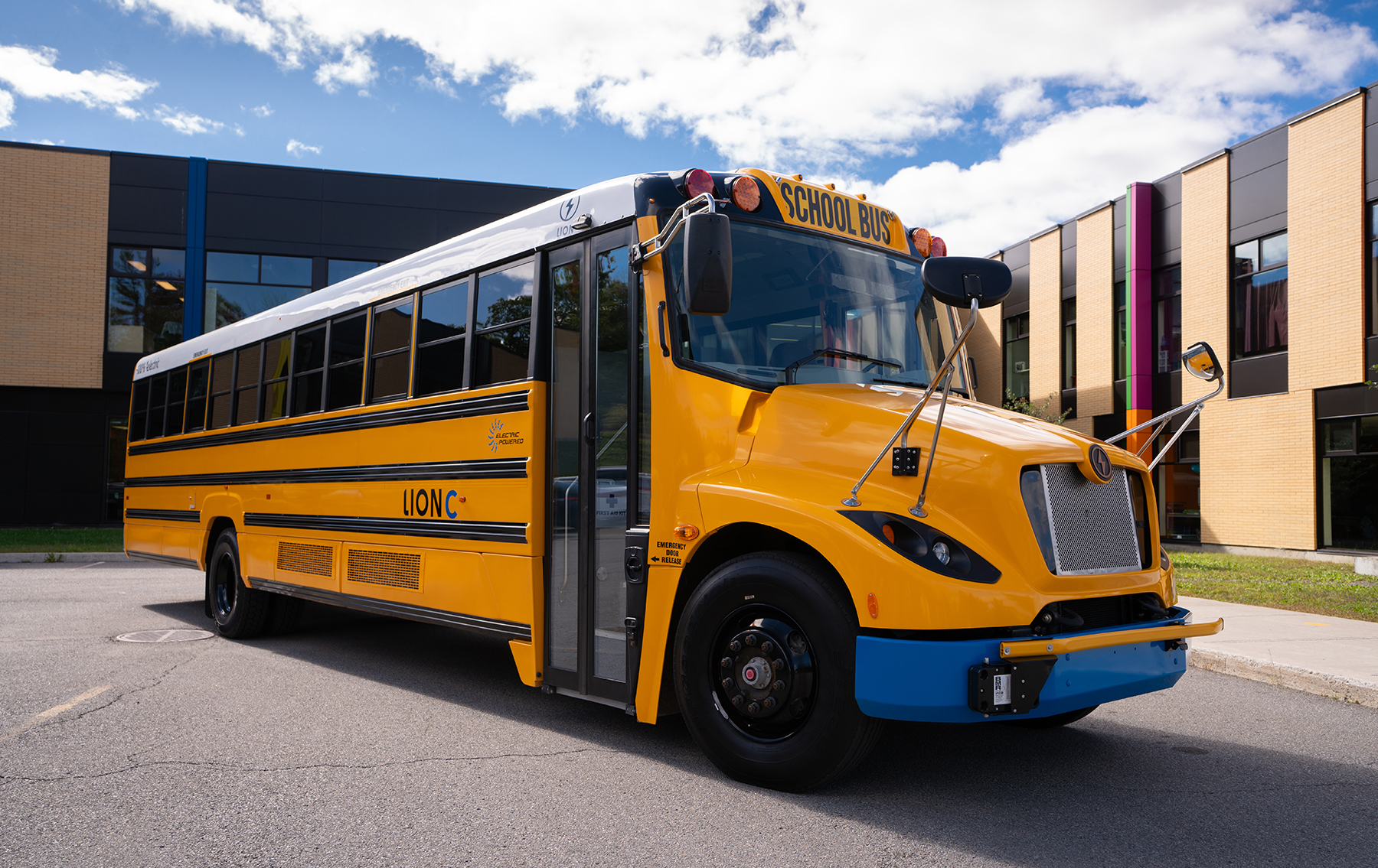 EPA grants awarded in USA for 3,400 clean school buses (92% electric ...