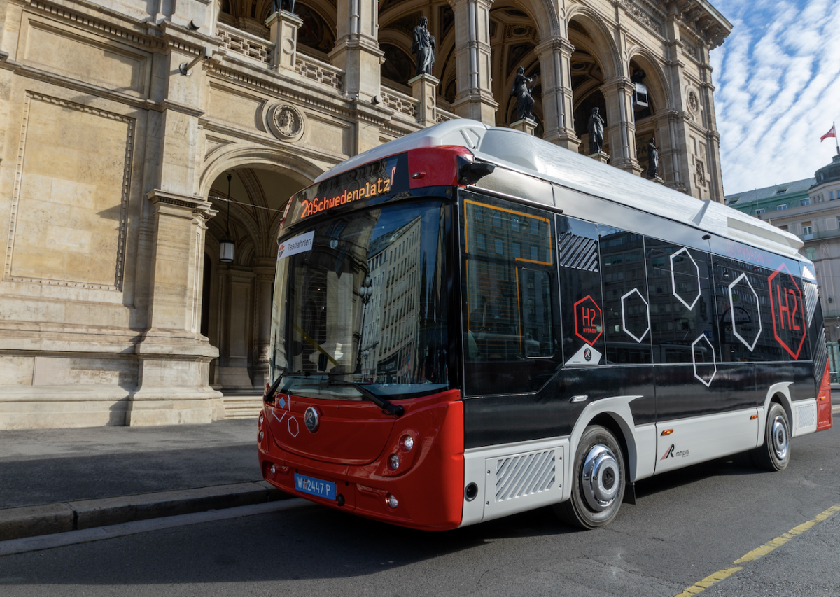 fuel cell bus