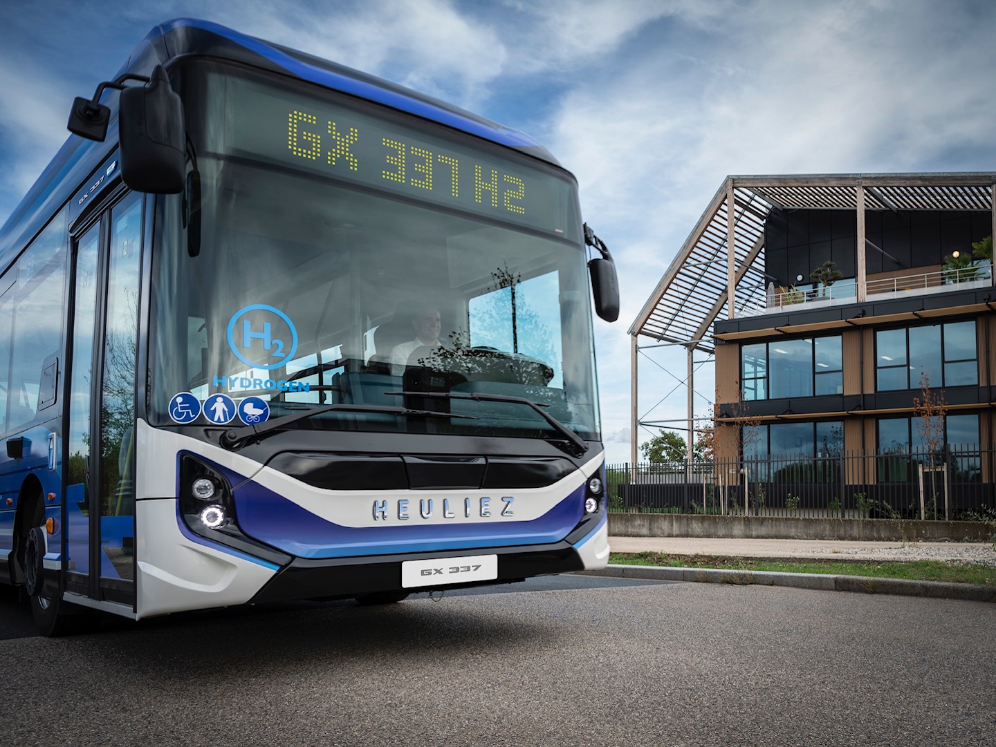 Iveco Bus Secures Three Supply Contracts for E-Buses and Fcev in France