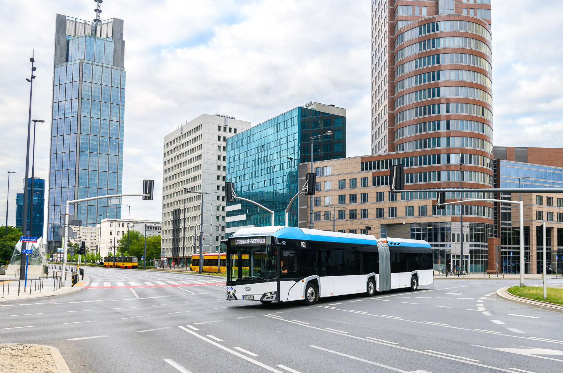 Hydrogen-Powered Articulated Buses Expanding in Cologne