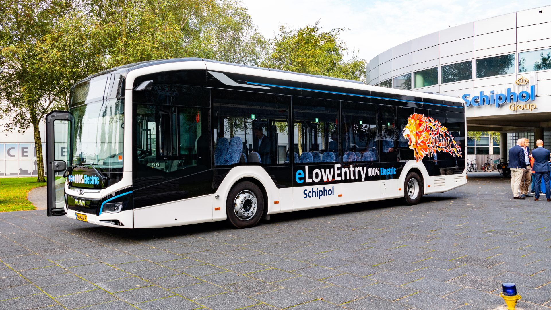 man electric buses schiphol