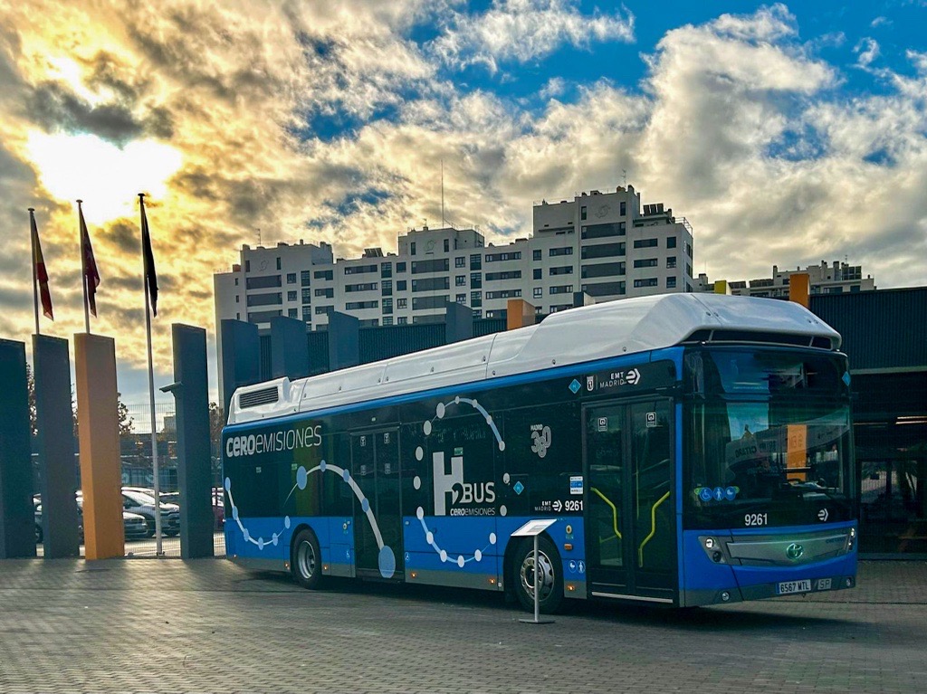 CaetanoBus Delivers EMT Madrid's First Electric Hydrogen-Powered Buses